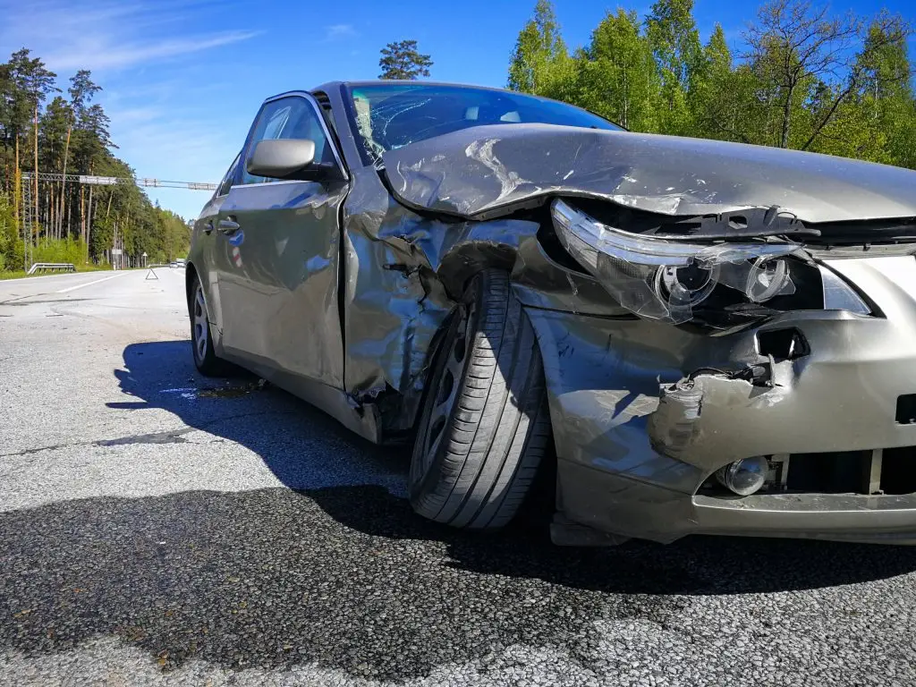 Crash First Steps in Tucson: Accident Checklist + What to Photograph for Faster Repairs & Insurance Approvals
